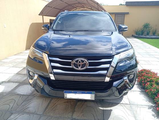 TOYOTA HILUX SW4 2.8 SRX 4X4 7 LUGARES 16V TURBO INTERCOOLER DIESEL 4P AUTOMÁTICO